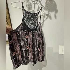 Sweet Claire top used size 1xl used Item # 137